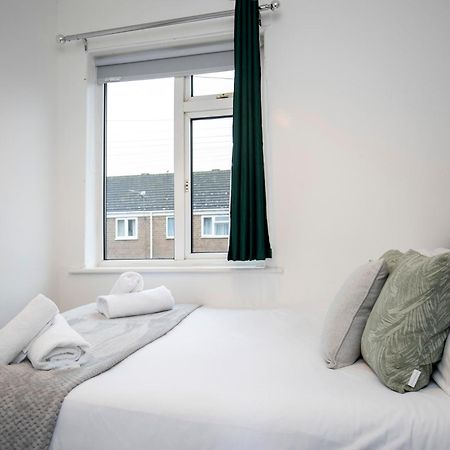 Quiet And Comfy House With 2 Bedrooms And 2 Bathrooms Super Fast Wifi And Crisp Hotel Standard White Linen Hosted By Our Home Short Stays Darlington  Kültér fotó