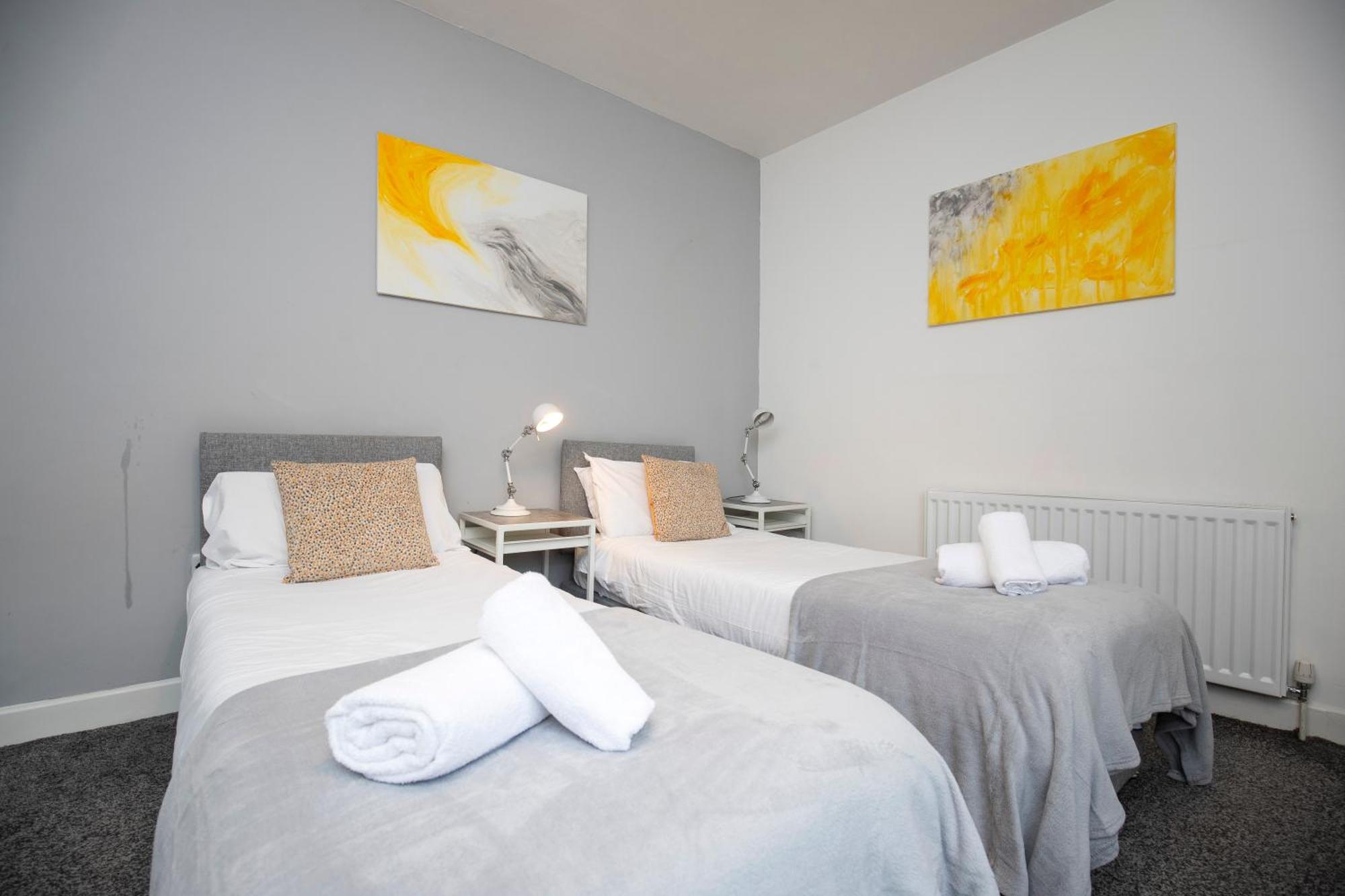 Quiet And Comfy House With 2 Bedrooms And 2 Bathrooms Super Fast Wifi And Crisp Hotel Standard White Linen Hosted By Our Home Short Stays Darlington  Kültér fotó