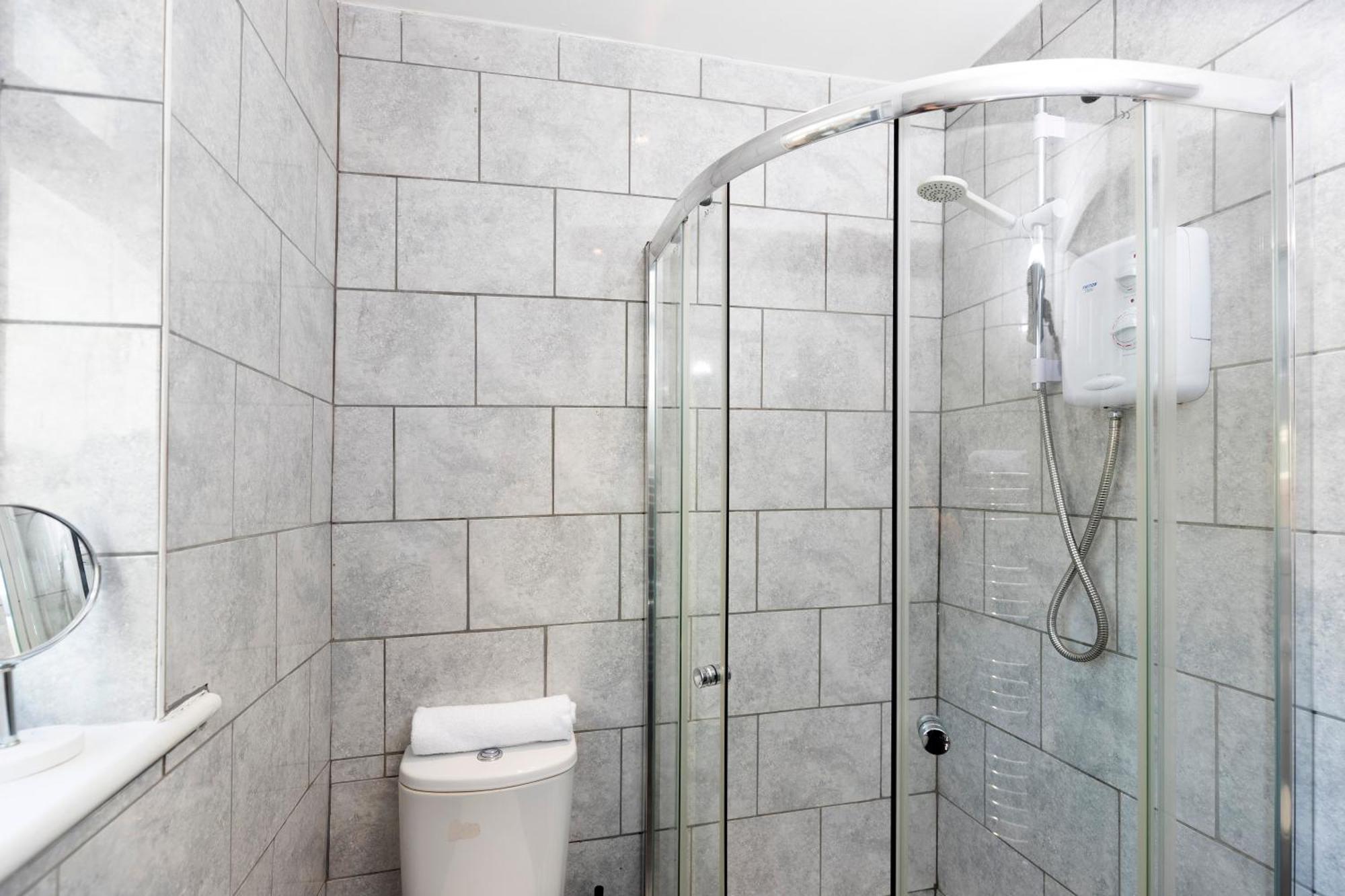 Quiet And Comfy House With 2 Bedrooms And 2 Bathrooms Super Fast Wifi And Crisp Hotel Standard White Linen Hosted By Our Home Short Stays Darlington  Kültér fotó