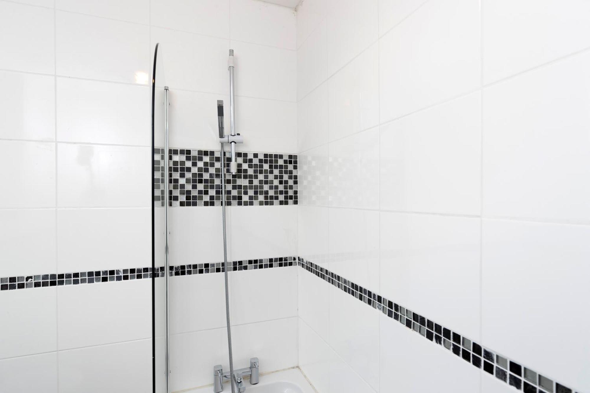 Quiet And Comfy House With 2 Bedrooms And 2 Bathrooms Super Fast Wifi And Crisp Hotel Standard White Linen Hosted By Our Home Short Stays Darlington  Kültér fotó