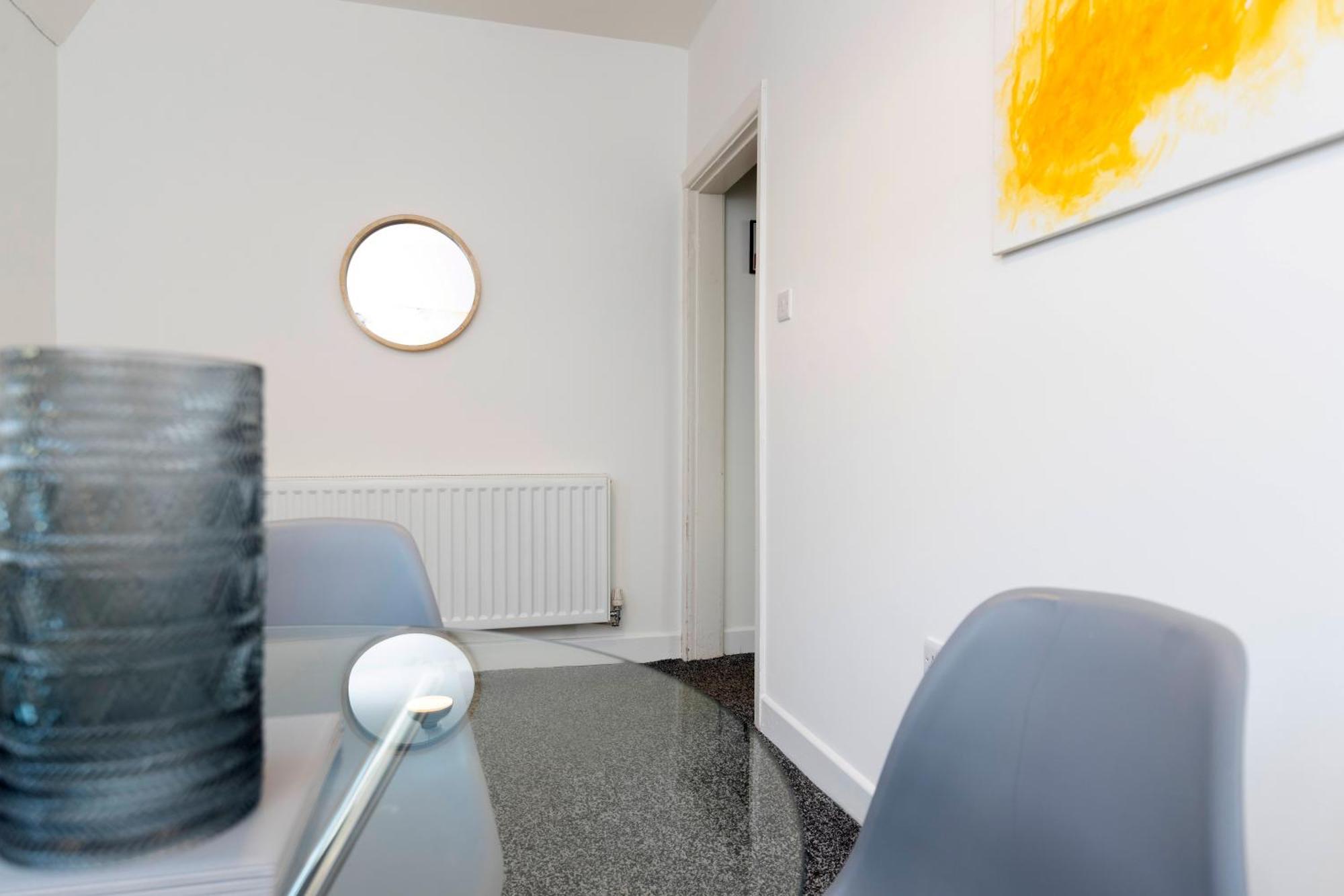 Quiet And Comfy House With 2 Bedrooms And 2 Bathrooms Super Fast Wifi And Crisp Hotel Standard White Linen Hosted By Our Home Short Stays Darlington  Kültér fotó