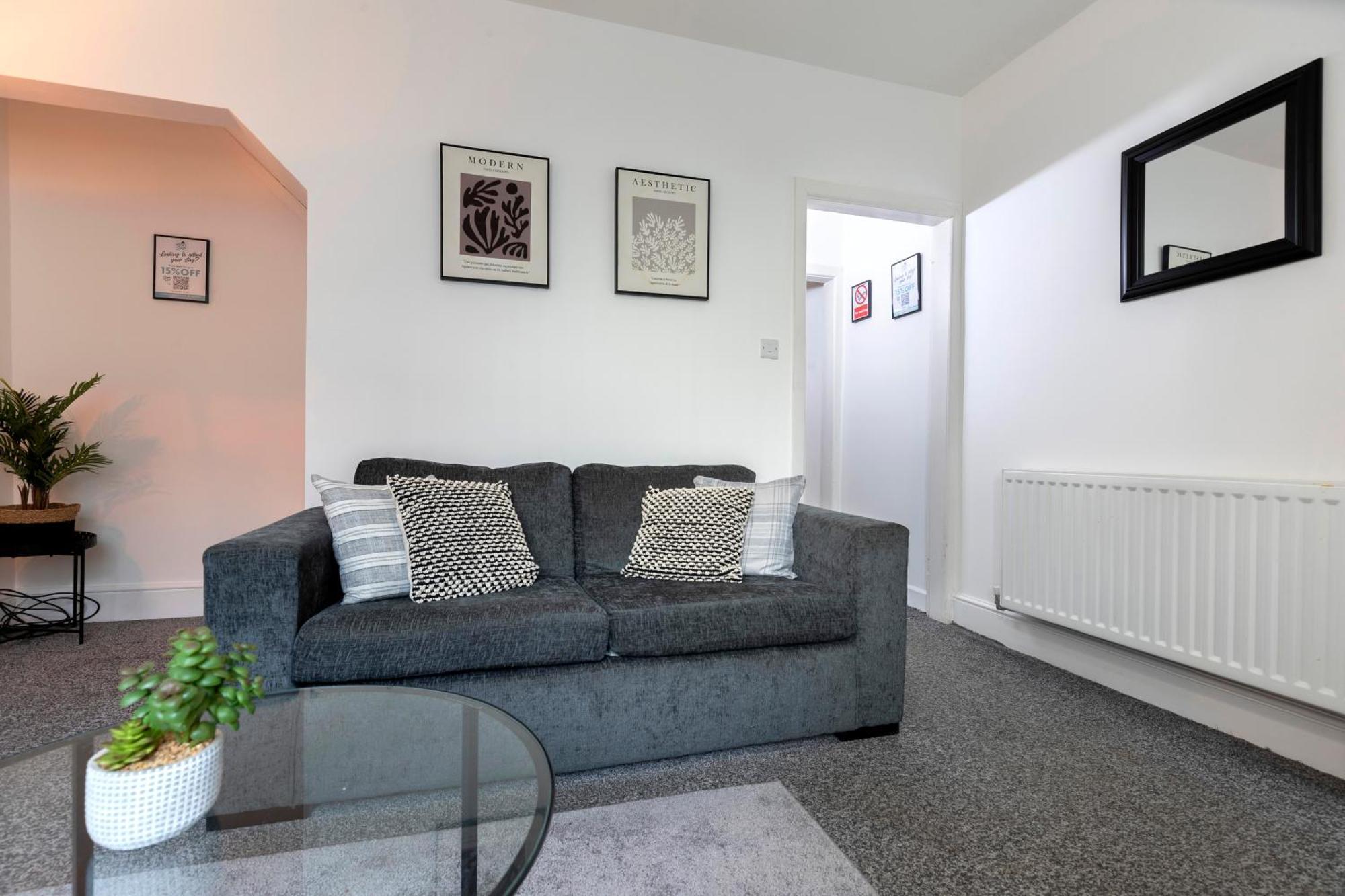 Quiet And Comfy House With 2 Bedrooms And 2 Bathrooms Super Fast Wifi And Crisp Hotel Standard White Linen Hosted By Our Home Short Stays Darlington  Kültér fotó