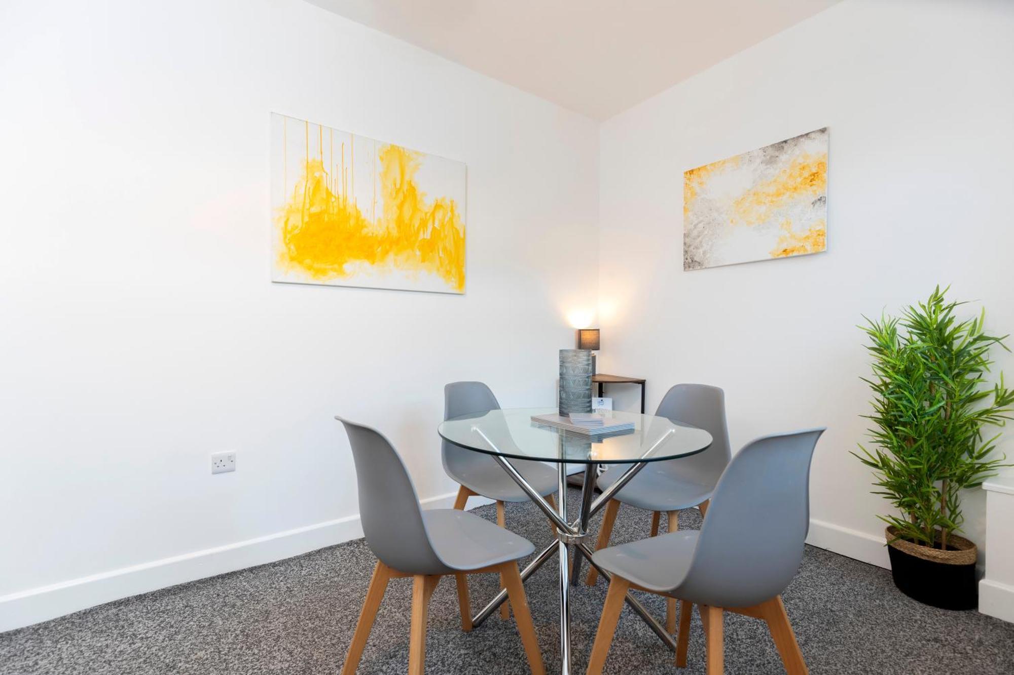 Quiet And Comfy House With 2 Bedrooms And 2 Bathrooms Super Fast Wifi And Crisp Hotel Standard White Linen Hosted By Our Home Short Stays Darlington  Kültér fotó