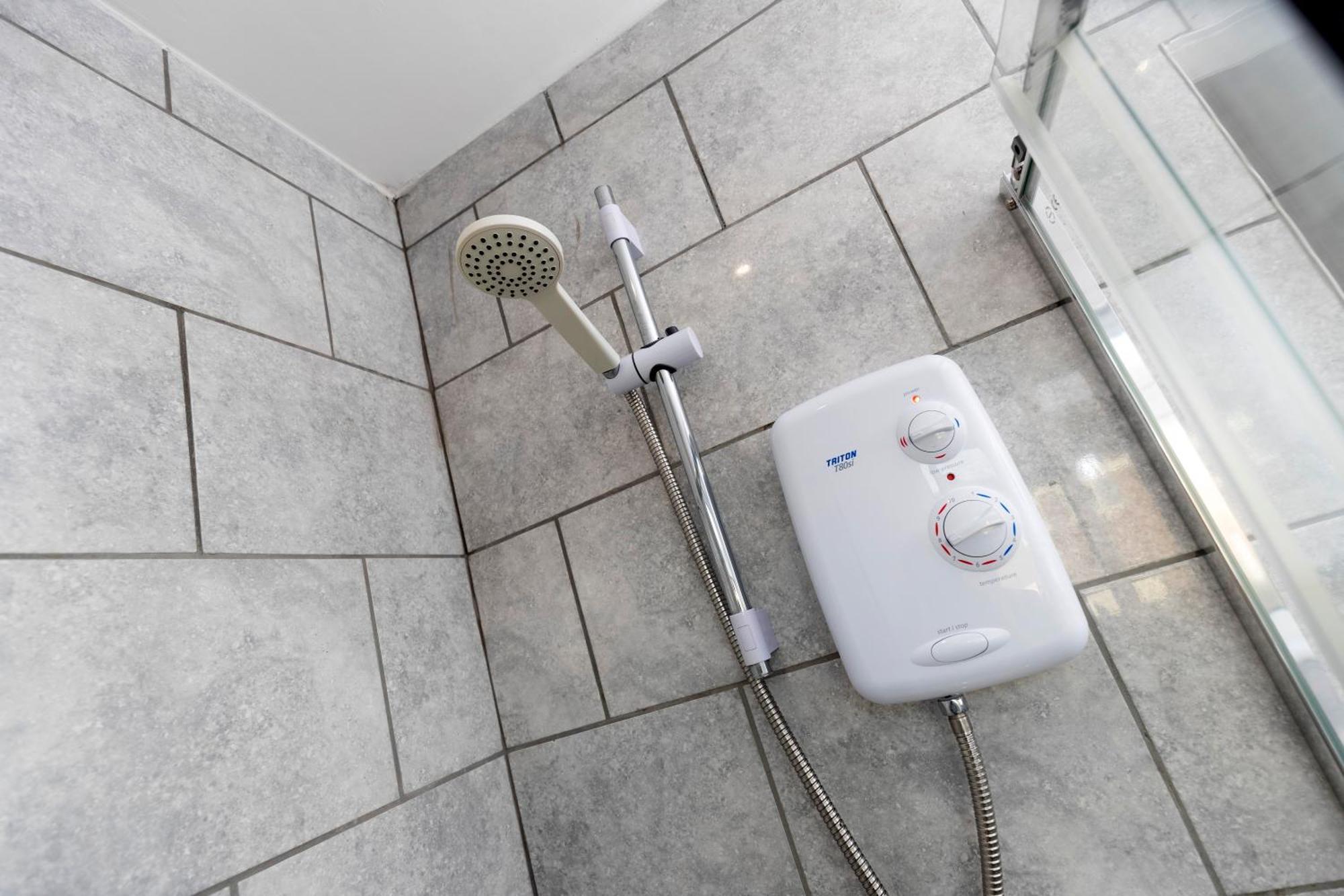 Quiet And Comfy House With 2 Bedrooms And 2 Bathrooms Super Fast Wifi And Crisp Hotel Standard White Linen Hosted By Our Home Short Stays Darlington  Kültér fotó